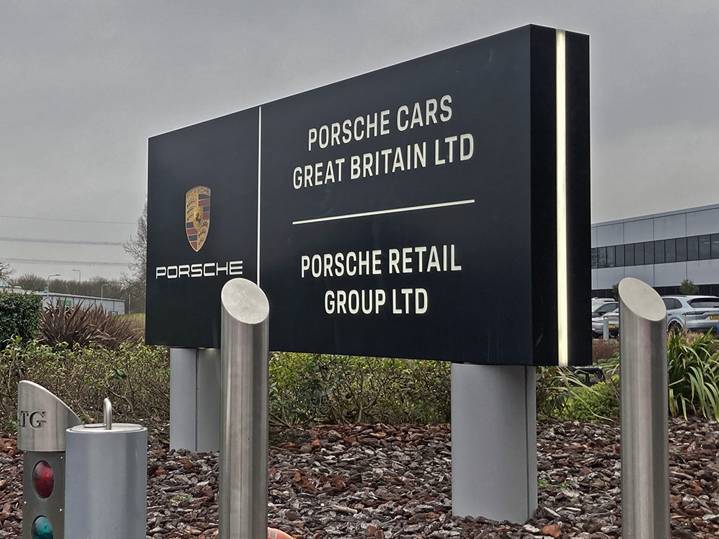 richgoodingcom's tweet photo. An exciting and enlightening day yesterday at @PorscheGB, catching up with and driving three of Zuffenhausen’s electrified models. #Porsche #EV #PHEV #hybid @SGMWupdates @GreenFleetNews https://t.co/2qc1RpKLMK