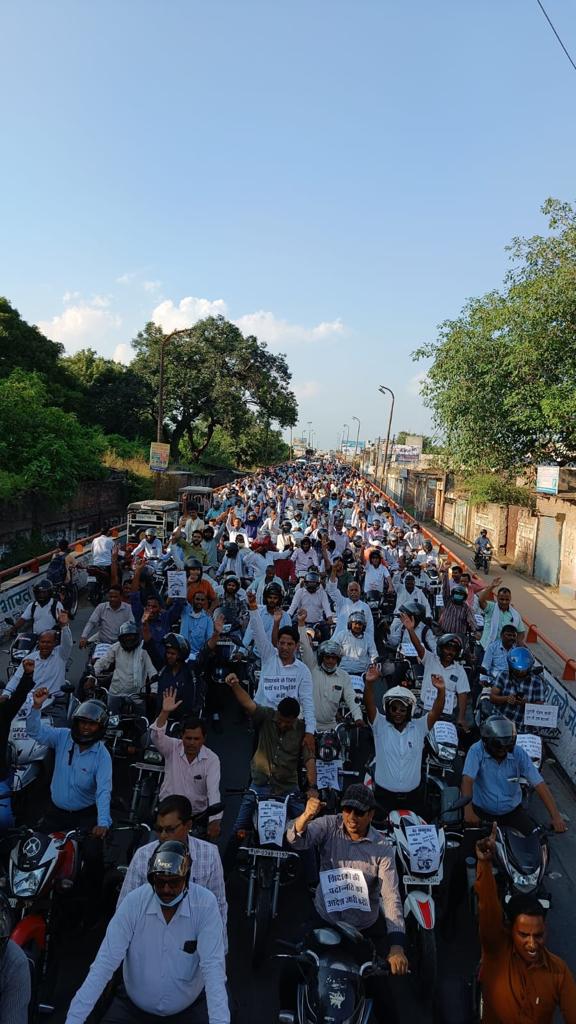 RRTRIPATHIUPPSS's tweet photo. #Vote4OldPension https://t.co/3k1qOCb6nb