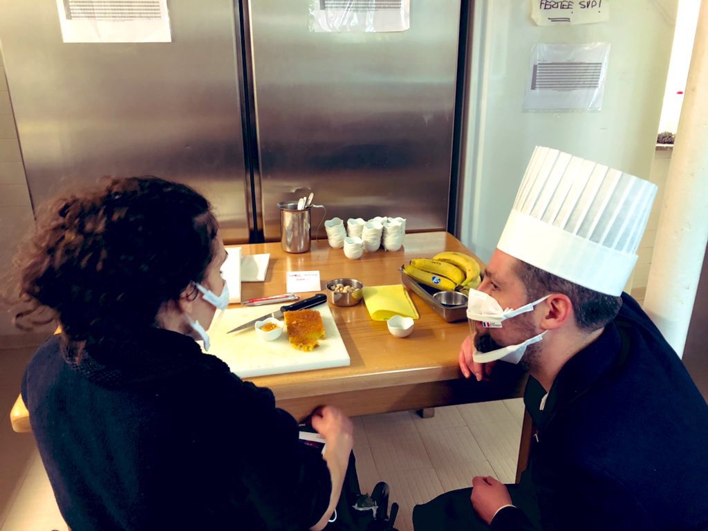 Talenteo's tweet photo. Le challenge a débuté pour nos participants à la 7e édition du #Cook2Job ! Les binômes réfléchissent à leurs recettes sucrées 🤔 2 ingrédients imposés : 🍌🥜                    #Hcommehumain #inclusion https://t.co/0Bc70yh93q