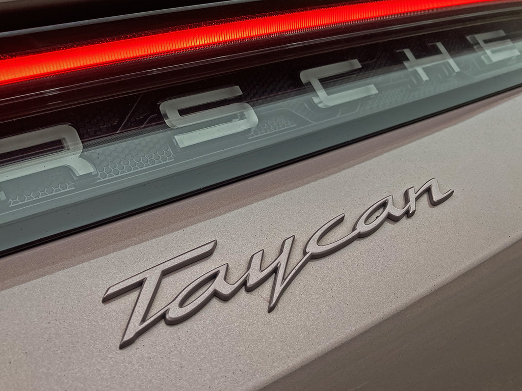 richgoodingcom's tweet photo. An exciting and enlightening day yesterday at @PorscheGB, catching up with and driving three of Zuffenhausen’s electrified models. #Porsche #EV #PHEV #hybid @SGMWupdates @GreenFleetNews https://t.co/2qc1RpKLMK