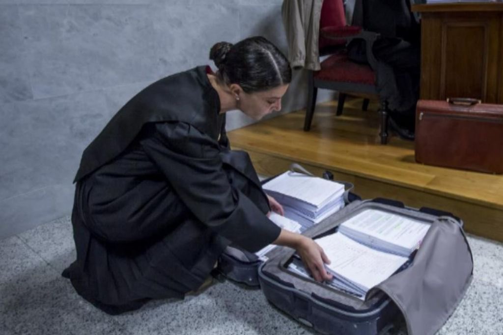 Macarena_Olona's tweet photo. 10 millones de euros de dinero público que desparecieron en #Karrantza #Bizkaia.

Lo último que hice antes de marcharme fue interponer los más de 100 folios de recurso de apelación.

Hoy el Tribunal Supremo confirma la condena a los ex altos cargos del PNV.

#Resistencia https://t.co/oscI1nrP0a