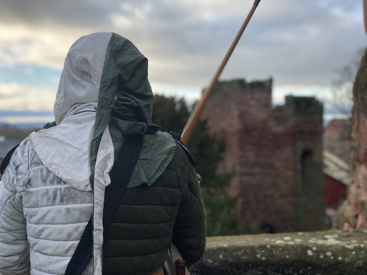ChesterMedieval's tweet photo. Our Medieval archer will be out today patrolling the streets of #Chester as part of #MedievalMeetAndGreet in association with #HAZ please feel free to say hello and take a picture with him. There is also tour at 3pm starting from outside the #VisitorInformationCentre ~ Mathilde https://t.co/kpAFkJTqDv