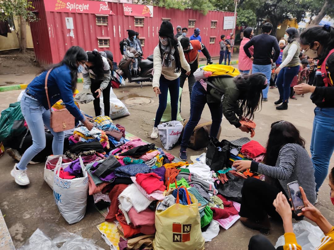 nss_unit_sac's tweet photo. National Service Scheme, Sri Aurobindo College (University of Delhi) organized a Winter Clothes, Blankets Collection and Distribution Drive on the ocassion of 73rd Republic Day.
Distribution Drive was conducted on January 2022 in Raen Basera, Hazrat Nizzamuddin Railway Station https://t.co/AOHreBCRcu