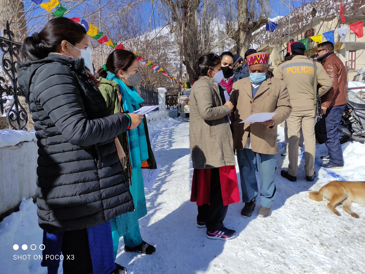IKeylong's tweet photo. ICMR RMRC Keylong Field Station staff has participated in the flag hosting ceremony at the Police Ground, Keylong. We have conducted the drive for COVID and TB awareness. Pamphlets were also distributed at the venue by the ICMR Keylong https://t.co/OjvP1bIIdI