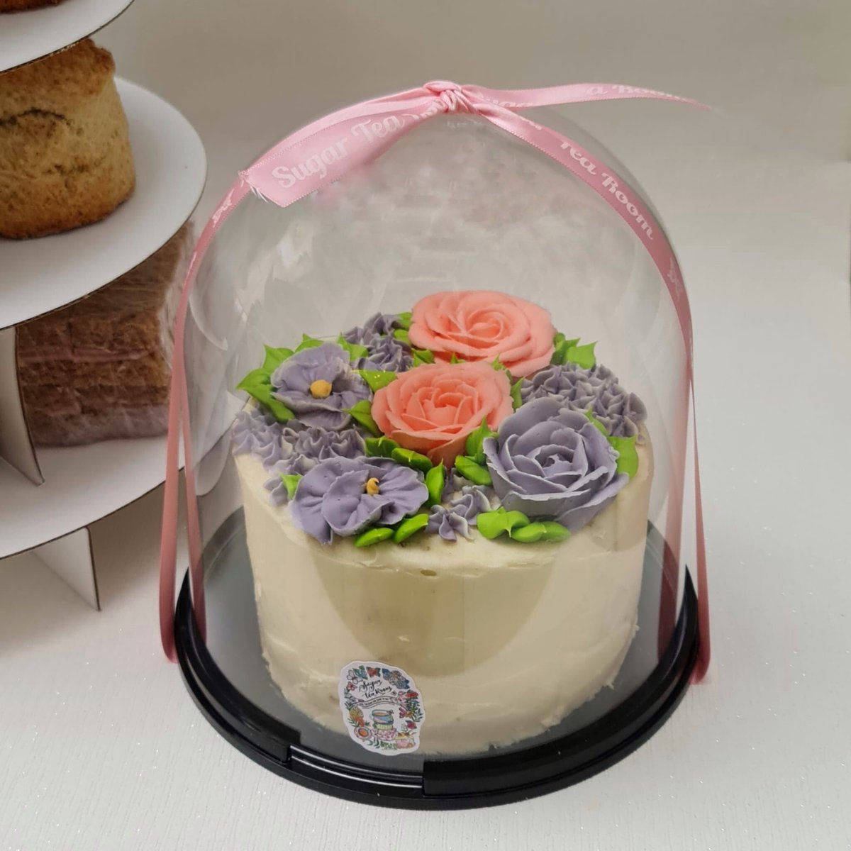 Our mini buttercream flower cakes are ideal for #MothersDay don’t delay, order today! Limited availability for North London and surrounding areas :)
Text or Call Sophia on 07884052941 to order