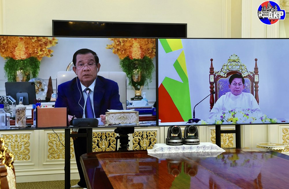 Peace_Palace_KH's tweet photo. Cambodia’s Prime Minister Samdech Techo @hunsencambodia holds a meeting with H.E. Senior General #MinAungHlaing, Chairman of the State Administration Council of Myanmar, via a videoconference from his residence in #Takhmao town, #Kandal province this afternoon https://t.co/BZkTTGD7mY