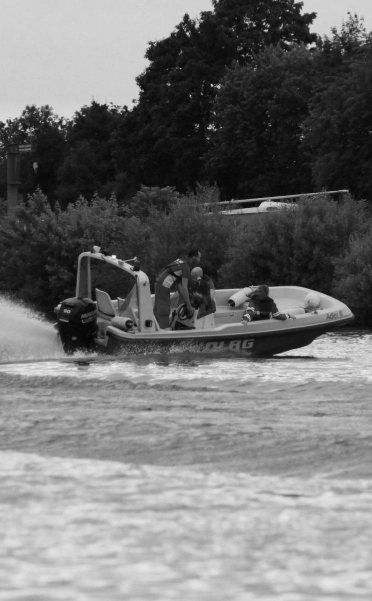 #blackandwhite 

Zu sehen: unser #Motorrettungsboot Adler III

#DLRG #Rettungsboot #Boot #Motorboot #Wasserrettung #blackandwhitephotography #Bootsführer #WaterRescue #Lifeguard