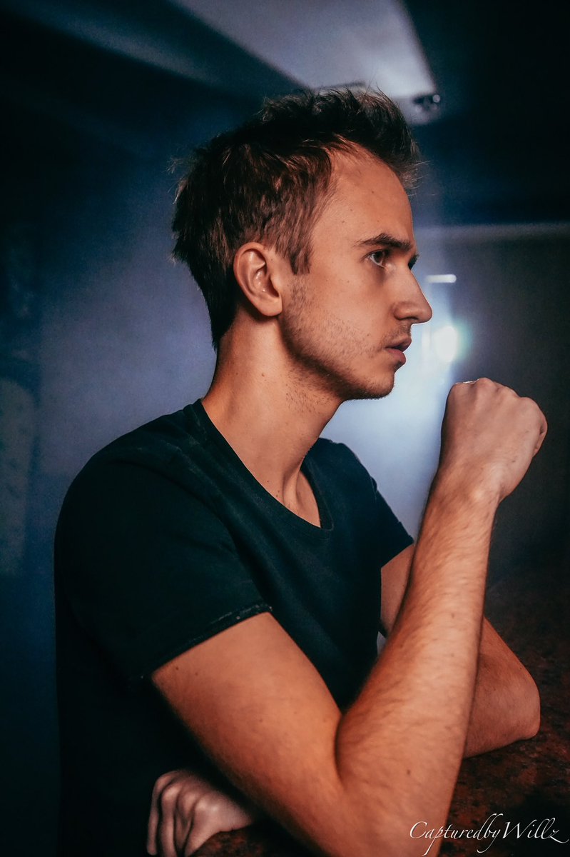 Love a mist erious pose! 📸

#charlieblackwood #singersongwriter #GoodVibes #newmusicalert #popmusic #popmusician #guitarplayer #guitarists #2funkymusiccafe