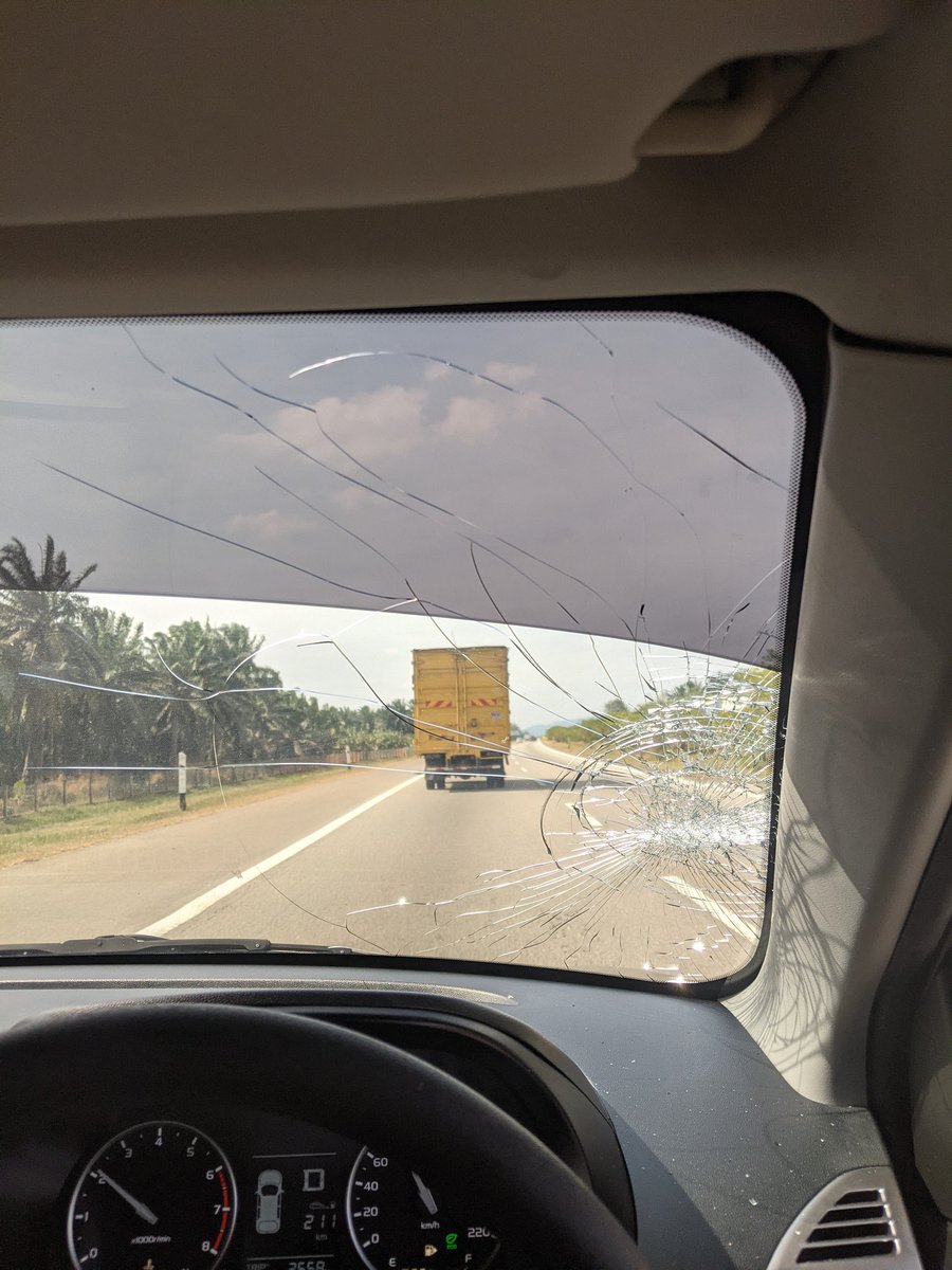 keywai_'s tweet photo. Batu dari lori ❎
Ayam terbang lintas jalan tak lepas ✅

🥲 https://t.co/7GUwSNc64J