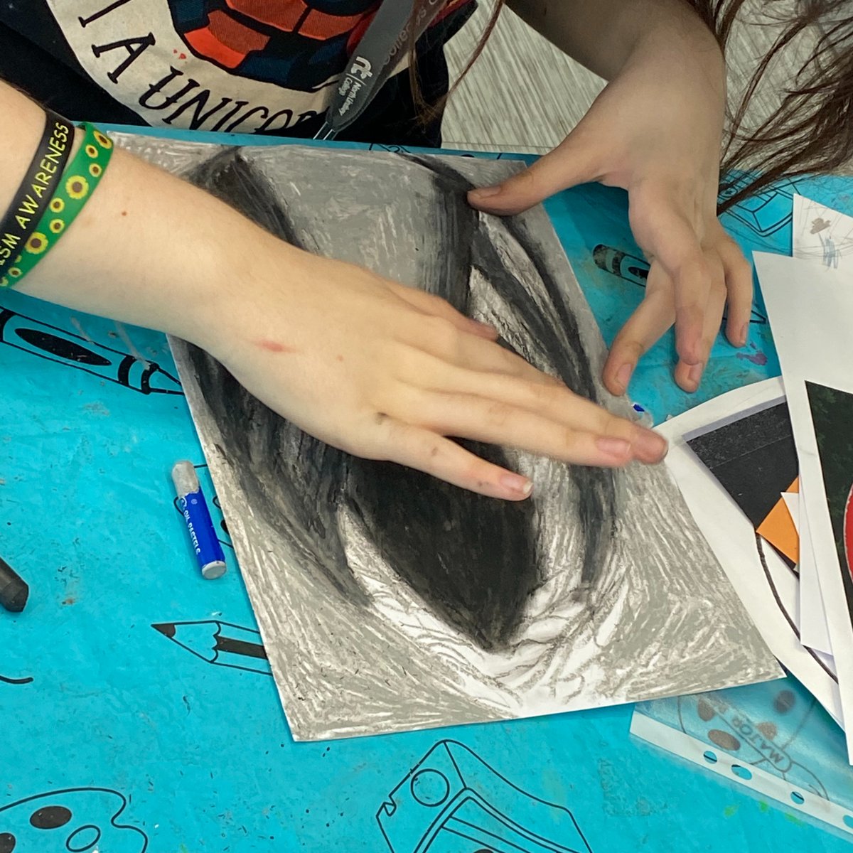 2021VisualArts's tweet photo. Get Crafty, our weekly session for #adultswithdisabilities is today 1.30-3.30pm. No need to book - just turn up & join us for free, fun, relaxing craft activities & a warm welcome
#GetCrafty is part of @NorthLincsCNews #DoSomethingDifferent programme
#20yearsof2021 #art #craft https://t.co/m0S5OWQnhX