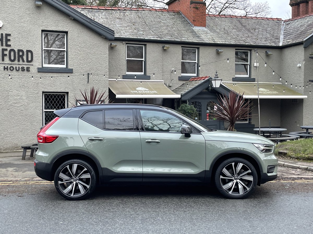 andrewmaxwalker's tweet photo. First drive in the Volvo XC40 Recharge this week. #ngmw #volvo https://t.co/2BdaAxugNu