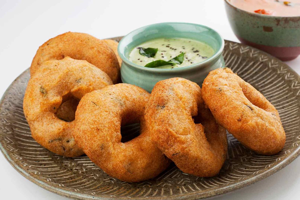 kichukii's tweet photo. Pick One, Delete Rest
3️⃣ TEA-TIME SNACK
---------------------------
Vadai
Bajji
Samosa
Puffs

3/n https://t.co/MOjS9E9T8w