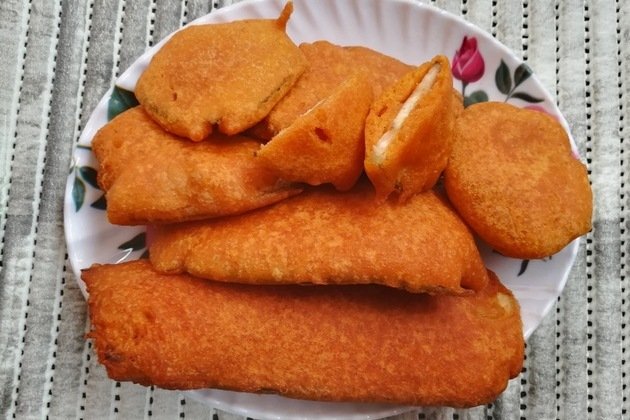 kichukii's tweet photo. Pick One, Delete Rest
3️⃣ TEA-TIME SNACK
---------------------------
Vadai
Bajji
Samosa
Puffs

3/n https://t.co/MOjS9E9T8w