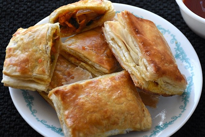 kichukii's tweet photo. Pick One, Delete Rest
3️⃣ TEA-TIME SNACK
---------------------------
Vadai
Bajji
Samosa
Puffs

3/n https://t.co/MOjS9E9T8w