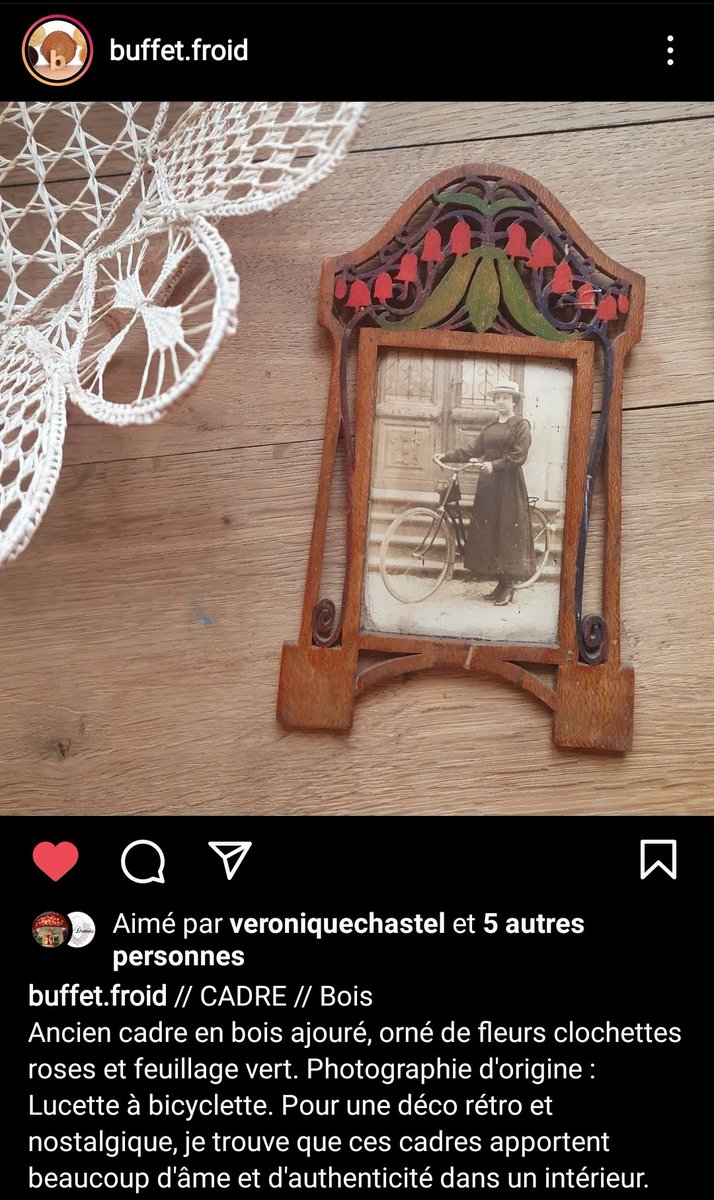 Badalssim's tweet photo. Ma sœur, ce génie fou, s'est reconverti en chineuse insta depuis quelques mois et aujourd'hui elle vend Lucette à vélo dans un joli cadre en bois. #VeloPop 🚲
C'est sur *BUFFET.FROID* ma gueule 🧺⚱️🪑🗝️✨
👉https://t.co/OchnLwjlME https://t.co/CSQJWQYKxs