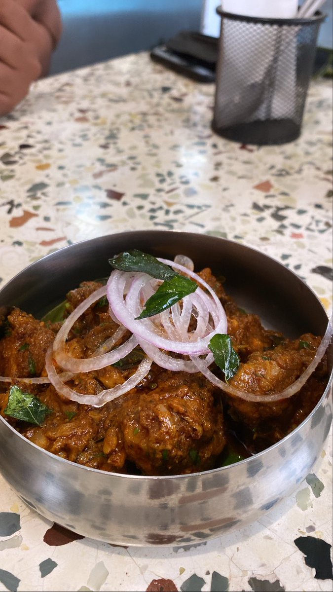 hungryyounglady's tweet photo. #midweek shenanigans!
Mouth watering food at #WeIdliwale #Vimannagar #Pune
#MustTry - Chicken Ghee Roast 

#punefoodies #food #republicday #Punefood #lunch #chicken #south https://t.co/Y0gqTdrlcS