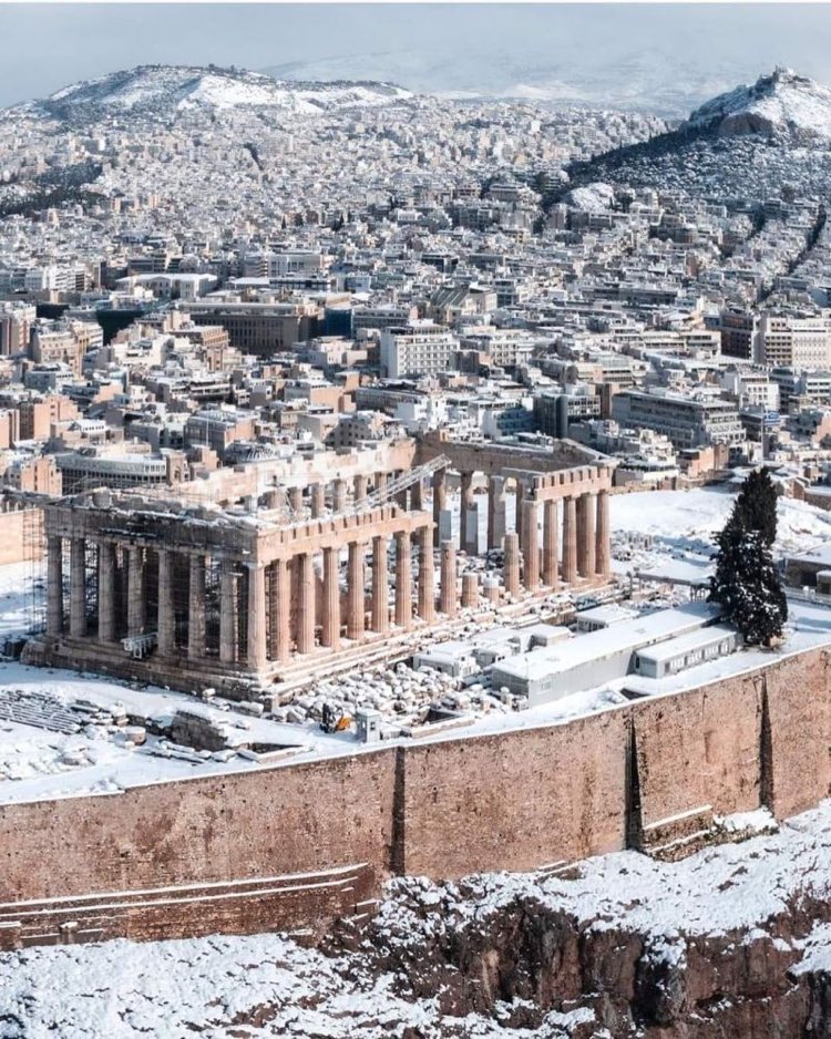 BoomBuzzCollec2's tweet photo. The #Acropolis as few have seen it, covered in snow. #Greece #😆#Greekwinter. Photo credit to Greek Times. https://t.co/udbLpdVZUk