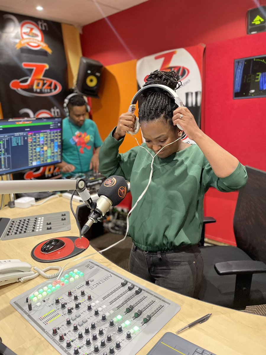 Mphoputini's tweet photo. I am on #GhettoRadio from 12-3pm on @jozifm /channel 878 on Dstv / https://t.co/QmeZmuzhG5 ๐ป#LocalWednesday https://t.co/TwQwvfq4H2