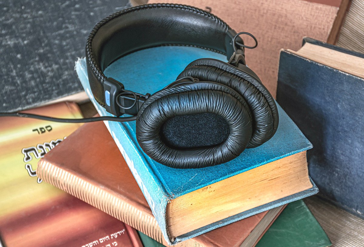 #INFO 📣 La lecture audio, un mode de consommation devenu incontournable ! Et en particulier pour les personnes atteintes d’un handicap visuel. Des plateformes de références vous sont partagées via ce lien ➡️ ow.ly/TljU50HCsal 

#livre #handicap #inclusion #podcast #audio👇