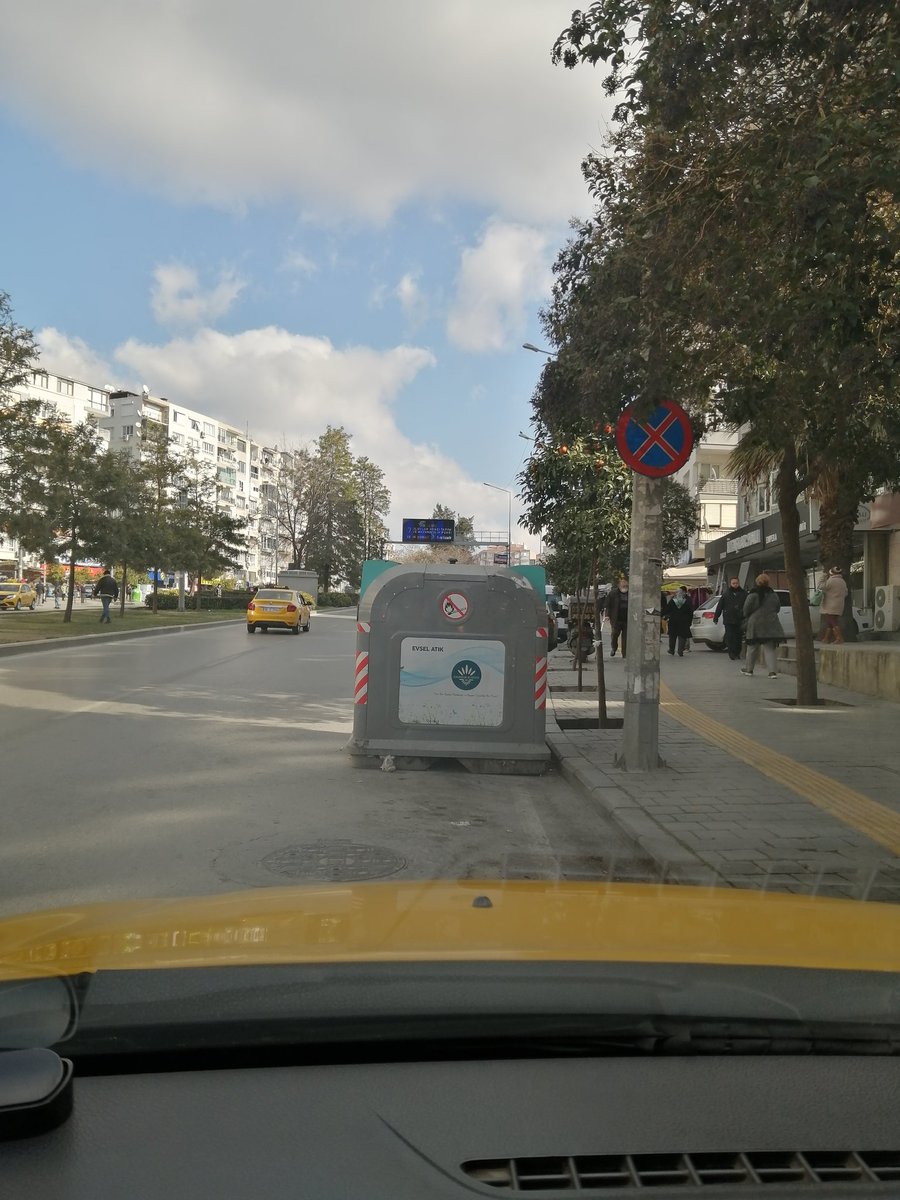 Hmz_erts (@ertshmz) on Twitter photo Bu çöp konteynırlarını Yolun ortasına koymak da nasıl bir hizmettir... lütfen 10 metre kaldırım yapılacağına 2 metrede bu çöp konteynırlarını ayrılsa daha iyi olur trafiği aksatıyor😤😤😤
<a href="/radyotrafik35/">Radyo Trafik İzmir 102.5</a> <a href="/KarabaglarBel/">Karabağlar Belediyesi</a> Bu çöp konteynırlarını Yolun ortasına koymak da nasıl bir hizmettir... lütfen 10 metre kaldırım yapılacağına 2 metrede bu çöp konteynırlarını ayrılsa daha iyi olur trafiği aksatıyor😤😤😤
<a href="/radyotrafik35/">Radyo Trafik İzmir 102.5</a> <a href="/KarabaglarBel/">Karabağlar Belediyesi</a>
