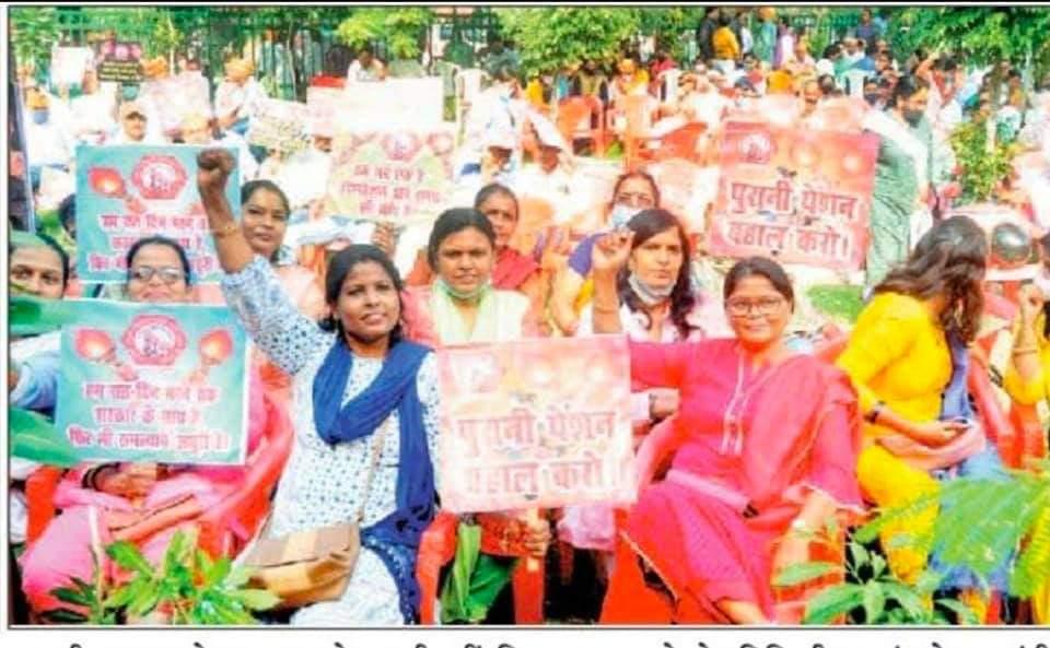 #Vote4OldPension
#Vote4OldPension
Disparity in payment of gratuity, leave encashment and other benefits between the beneficiaries of old and new pension scheme. NPS is Mutual fund scheme not pension.👇
#Vote4OldPension
<a href="/PMOIndia/">PMO India</a> <a href="/HMOIndia/">गृहमंत्री कार्यालय, HMO India</a> 🙏