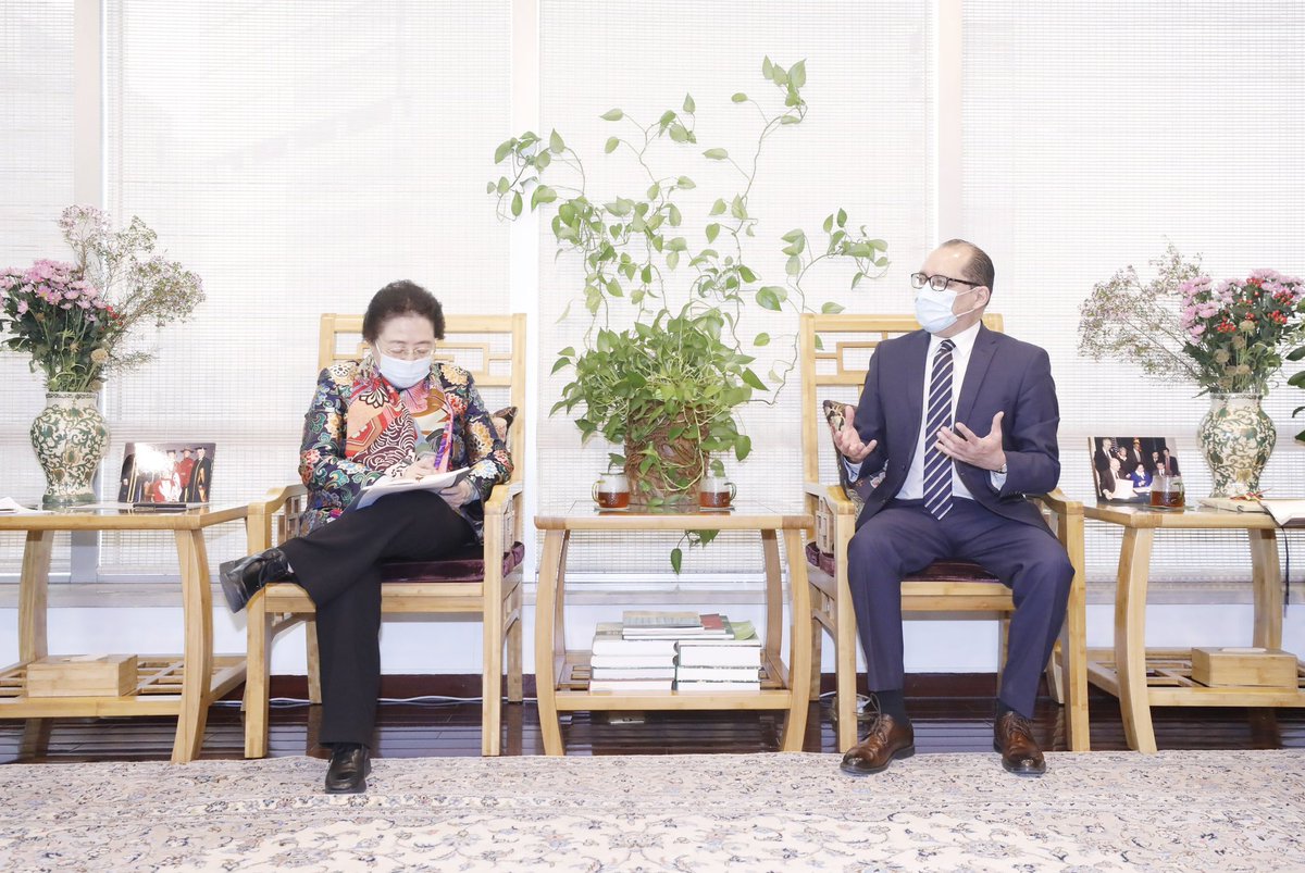 ⚠️ Jiang Zehui, co-Presidenta del Consejo Directivo del <a href="/INBARofficial/">INBAR</a>, prominente investigadora y personalidad política de #China, da la bienvenida a la visita oficial del presidente🇪🇨 <a href="/LassoGuillermo/">Guillermo Lasso</a> y resalta la cooperación con #Ecuador 🇨🇳 para el cumplimiento de los #ODS