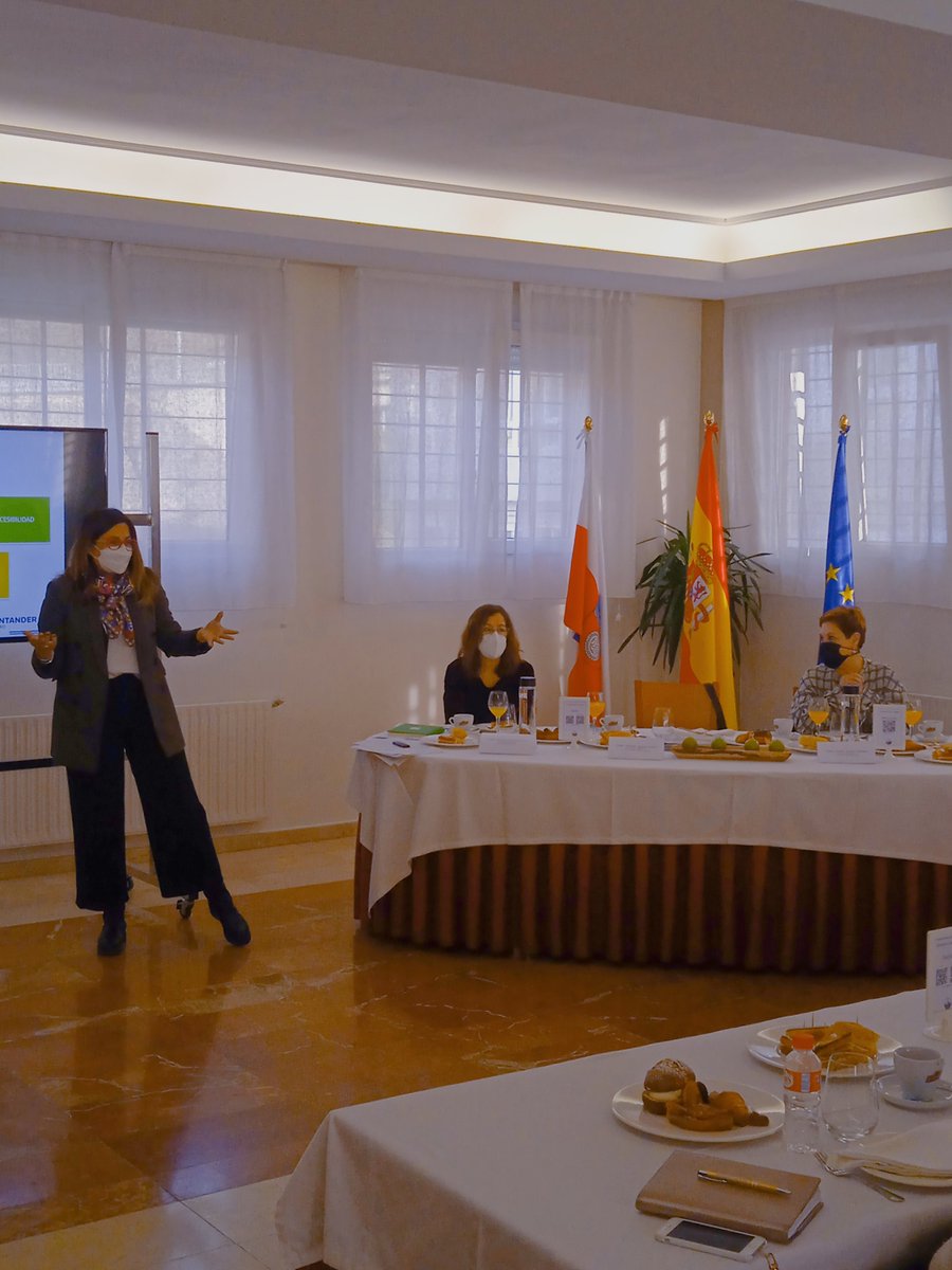 Toma la palabra <a href="/miriam_DHG/">Miriam Diaz Herrera</a> ,concejal de Turismo, Consumo, Comercio, Mercados y Protocolo del ayuntamiento de Santander.