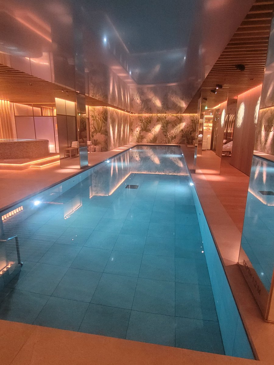 gordonsian's tweet photo. Not a bad place to get in a swim for @YLvsCancer #MonthOfMovement. Thanks to everyone for the donations so far: https://t.co/6jz3K8N7GG https://t.co/NJ2RNNHA1k