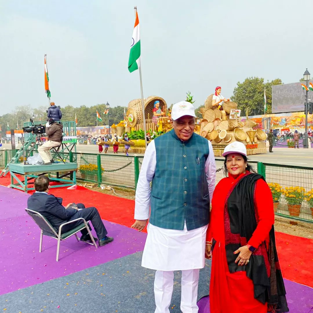 jagdambikapalmp's tweet photo. आज दिल्ली राजपथ पर 73वें गणतंत्र दिवस के अवसर पर आयोजित परेड में अपनी धर्मपत्नी श्रीमती स्नेहलता पाल जी के साथ सम्मलित हुआ। सभी देश वासियों को गणतंत्र दिवस के अवसर ढेर सारी शुभकामनाएं।
@narendramodi @PMOIndia @JPNadda @BJP4India https://t.co/jEaeMSMwpQ
