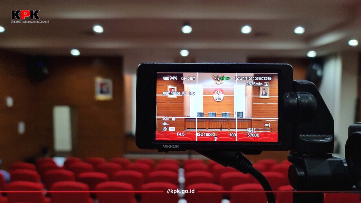 Sesaat lagi Konferensi Pers Penahanan Tersangka dugaan TPK penerimaan hadiah atau janji terkait PBJ di Kabupaten Buru Selatan, Maluku