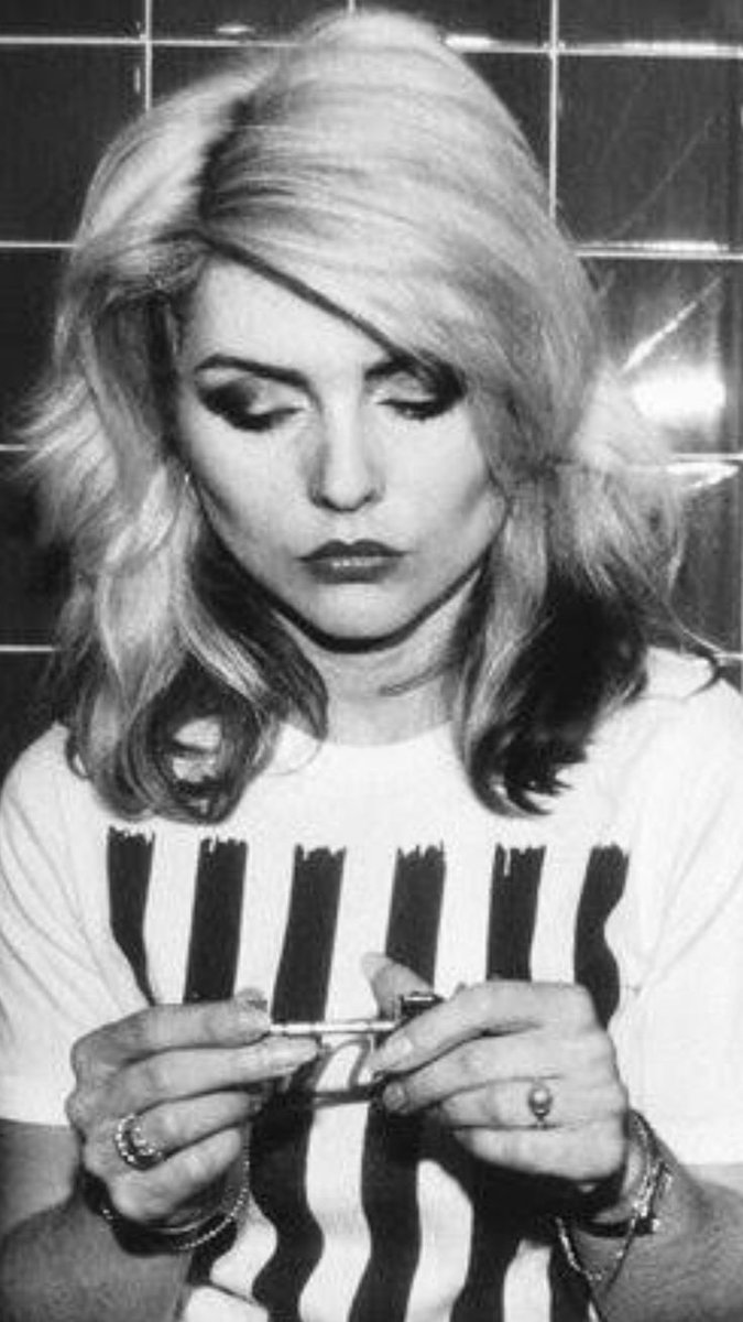 Br0wnEyedGirl__'s tweet image. #DebbieHarry #Blondie #ParallelLines #Wednesdayvibe #Wednesdaymood 
🖤