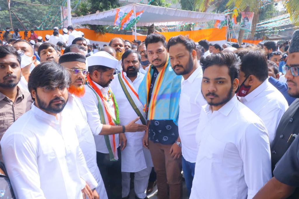 tpccminority's tweet photo. Felicitation of Mohammed Khusro of @tpccminority Department by @INCTelangana President Janab @revanth_anumula Ji , @AnjanKumarMP ji @sascongress  ji for enrolling more than 1000 verified members at Gandhi Bhavan
@manickamtagore @ShayarImran https://t.co/TpM0ik5ISd