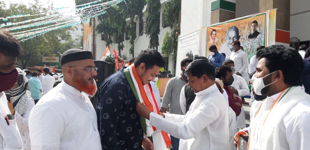tpccminority's tweet photo. Felicitation of Mohammed Khusro of @tpccminority Department by @INCTelangana President Janab @revanth_anumula Ji , @AnjanKumarMP ji @sascongress  ji for enrolling more than 1000 verified members at Gandhi Bhavan
@manickamtagore @ShayarImran https://t.co/TpM0ik5ISd