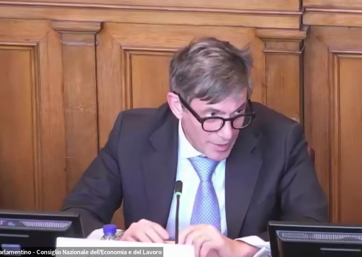 "La sfida verso la #sostenibilità è un percorso. I gestori hanno il compito sia di riorganizzare strutture e gestioni sia di informare gli investitori su contenuto e tempi della transizione" Lorenzo Alfieri Pres. Comitato sostenibilità Assogestioni a seminario #CNEL <a href="/Assogestioni/">Assogestioni</a>