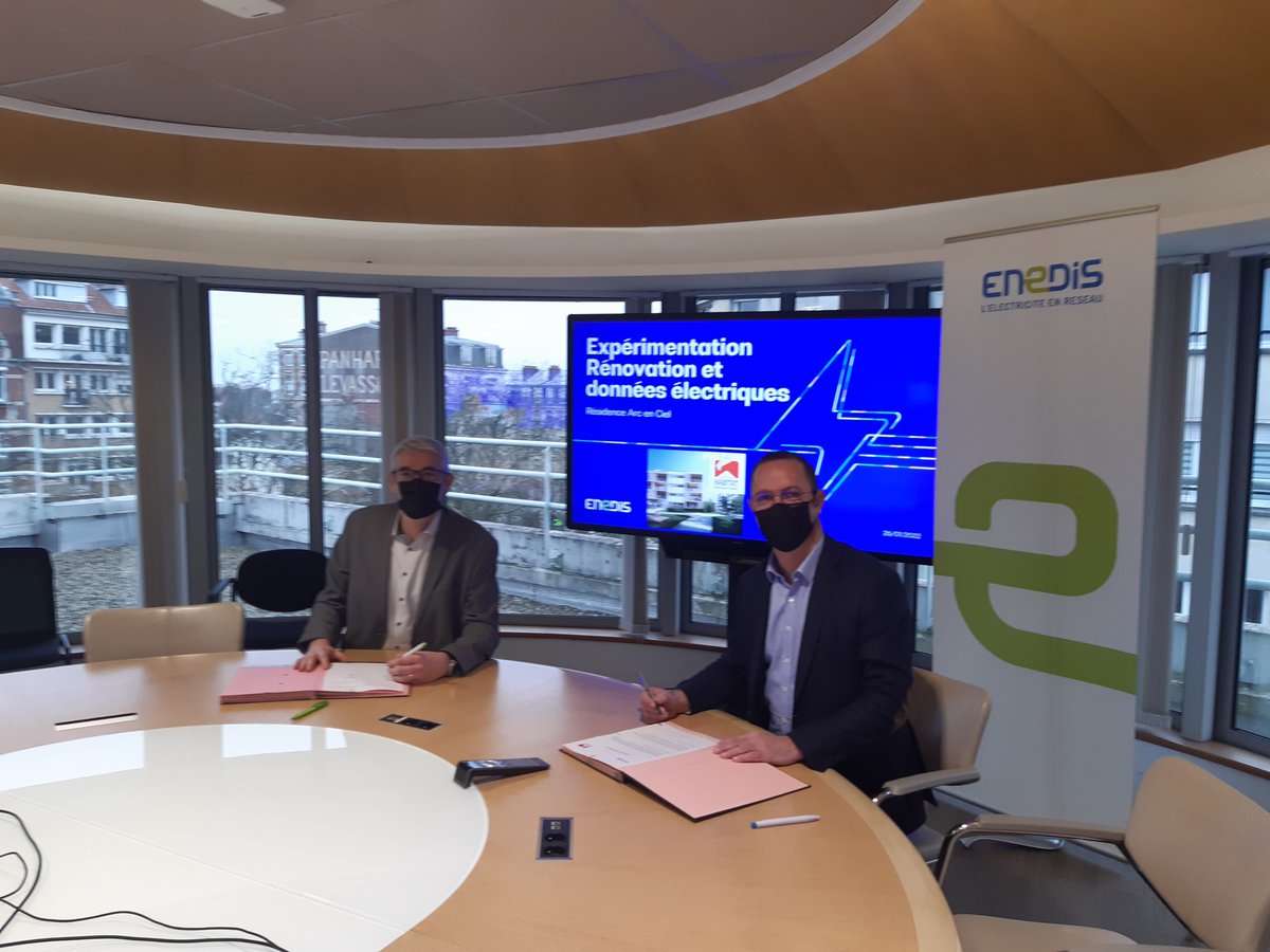 enedis_hdf's tweet photo. [#EnDirect] Nous sommes partenaires d'@Habitathdf  dans l'expérimentation d'un service de données.  @enedis va analyser les consos énergétiques avant et après la rénovation de la résidence Arc-en-Ciel sur @villeetaples 🤩   
#Innovation #TransitionEcologique https://t.co/1sS7qLmwbi