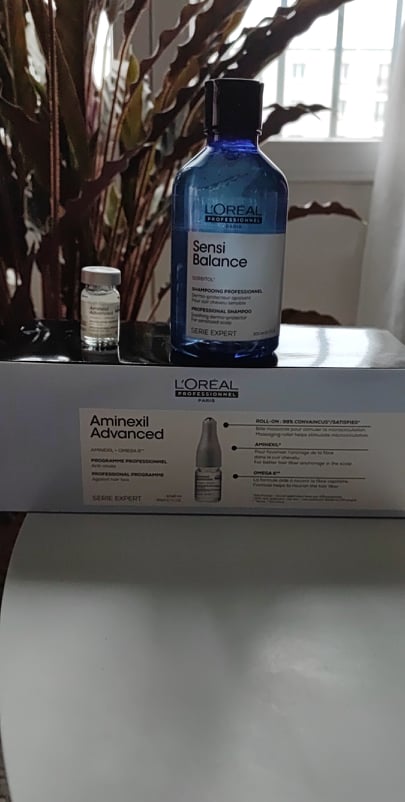 JonathanLebarb2's tweet photo. Au bout de plusieurs jours de traitement, j’observe déjà une amélioration. En effet, je constate qu’il y a moins de cheveux sur la brosse et dans le lavabo.
Ce traitement est efficace car il a ralenti la chute de mes cheveux.

#aminexil #lorealprofessionnel https://t.co/yzy14LVgIx