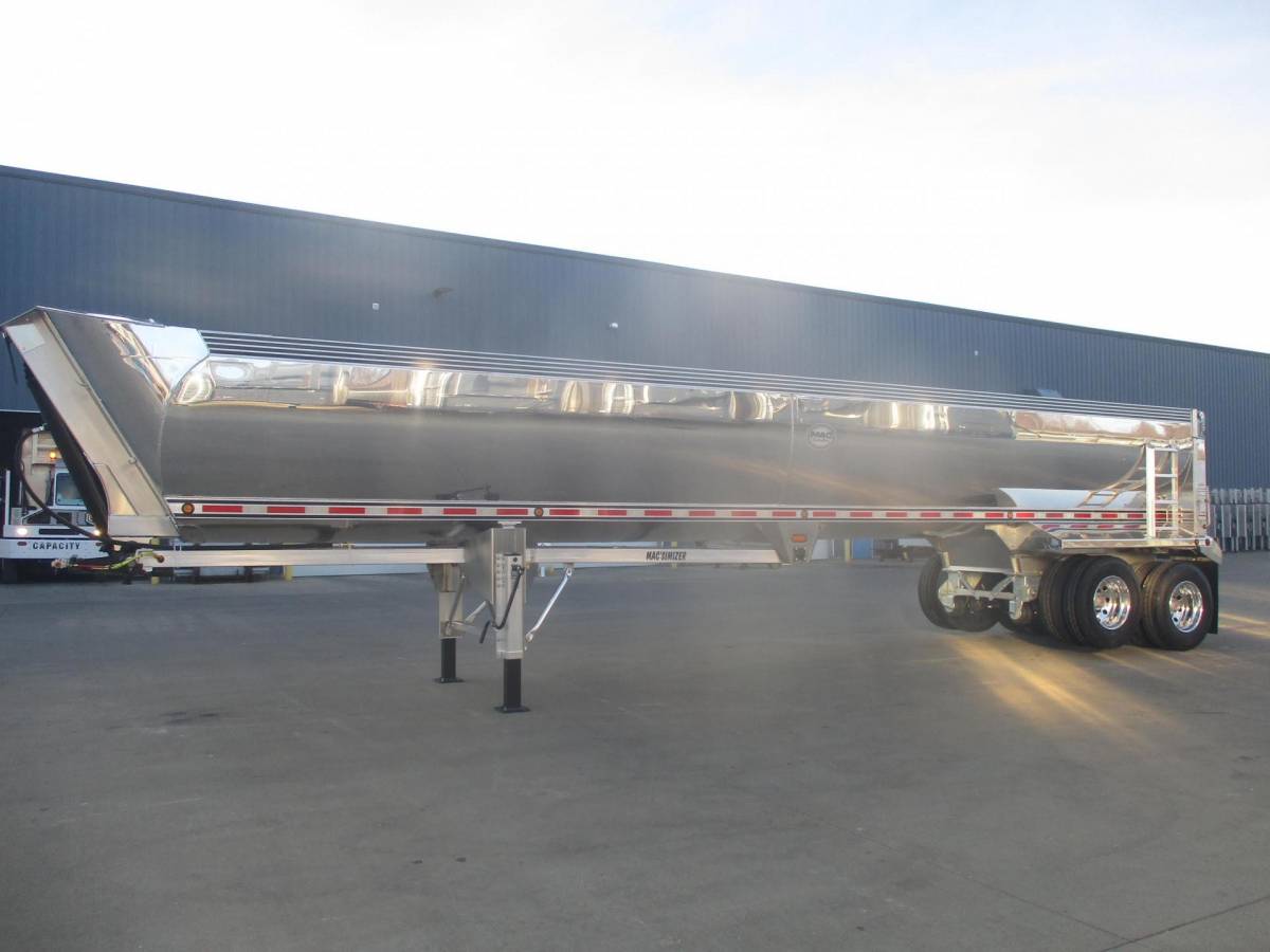 TTTExchange's tweet photo. Who's looking for a MAC trailer?
40' X 96" wide Aluminum Frameless Half Round Body
Trailer 48 cubic yds capacity, One Lift Axle $59,800
https://t.co/h3efNcbeMF
REGISTER Here and Make an Offer!!
https://t.co/PFHWQQyUdZ
#MAC #MACTrailers #Trailers #Aluminumtrailers https://t.co/qoqxrKlGec