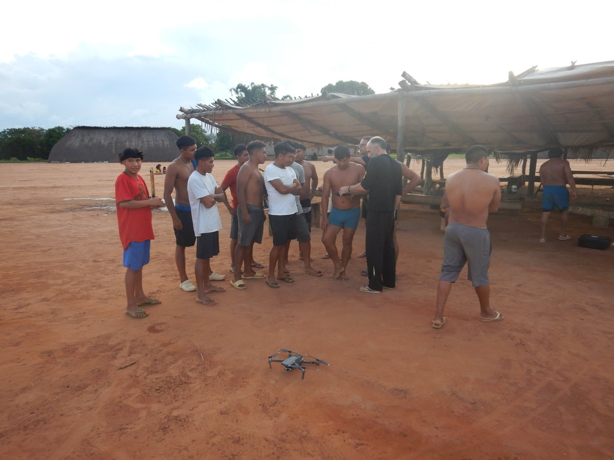 AssoForetVierge's tweet photo. Une réunion de consultation préalable, libre et éclairée a eu lieu du 27 au 29 novembre 2021 où plus d'une centaine de membres et de caciques de l’ensemble des communautés du Territoire Indigène du Xingu se sont retrouvés pour consacrer la création de l'Institut Aritana. https://t.co/yRm64Ol9RI