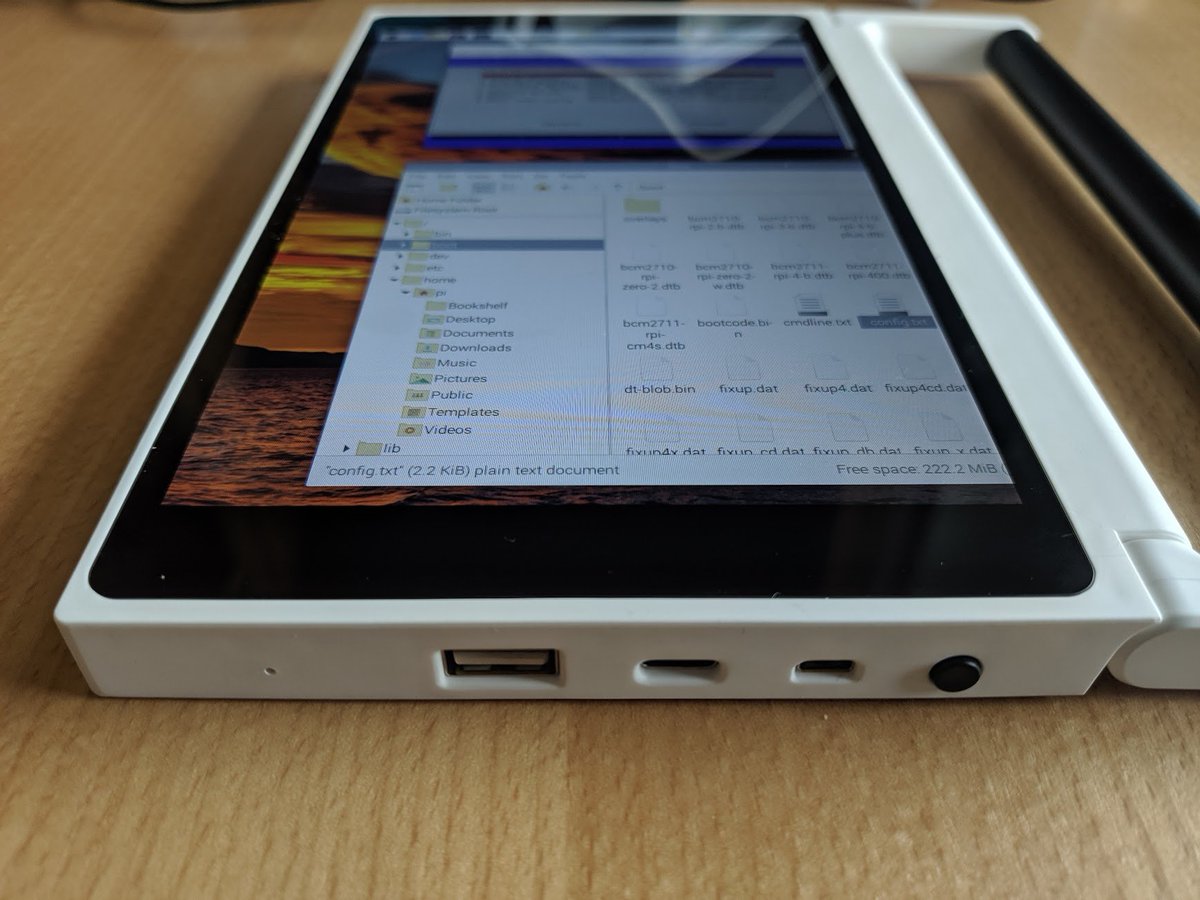 First pictures of our <a href="/cutiepi_io/">CutiePi tablet</a> open-hardware #RaspberryPi tablet (review coming in the very next weeks).

Spoilers, for now: excellent build quality, stable hardware