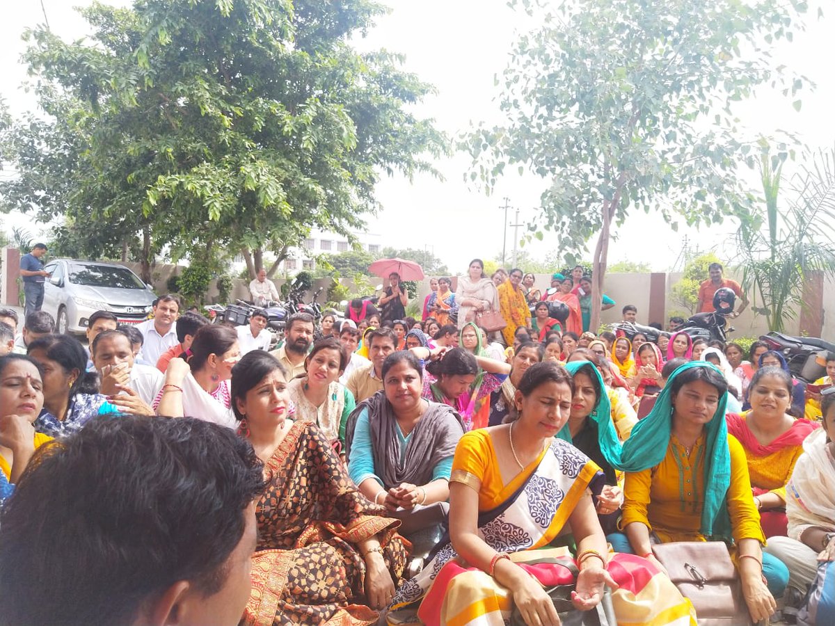 #Vote4OldPension
<a href="/sultana_mazia/">Mazia sultana-ماضیہ سلطانا(UPPSS(GB Nagar)</a> 
<a href="/Meghrajuppss/">Meghraj Singh</a> 
<a href="/DrDCSHARMAUPPSS/">Dr Dinesh Chandra Sharma</a> 
<a href="/hemrajupps/">हेमराज शर्मा, UPPSS जिलामंत्री नोएडा</a> 
<a href="/ASHOKSH84583142/">ASHOK SHARMA, UPPSS, NOIDA</a>