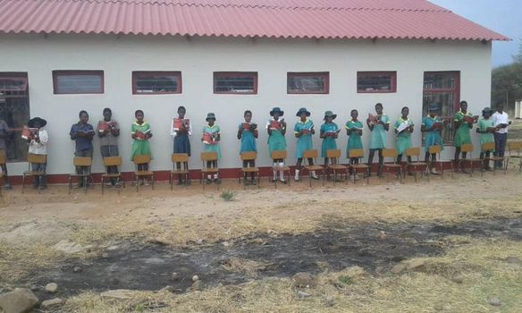 AusEmbZim's tweet photo. This #AustraliaDay, we'd like to highlight the deep friendship between 🇦🇺 and 🇿🇼, underpinned by strong people-to people links. @AussieBooks4Zim is an incredible 🇦🇺 NGO building libraries for Zimbawean kids in rural areas. https://t.co/4pDuEvVXbv