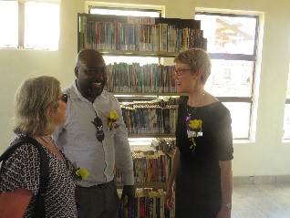 AusEmbZim's tweet photo. This #AustraliaDay, we'd like to highlight the deep friendship between 🇦🇺 and 🇿🇼, underpinned by strong people-to people links. @AussieBooks4Zim is an incredible 🇦🇺 NGO building libraries for Zimbawean kids in rural areas. https://t.co/4pDuEvVXbv