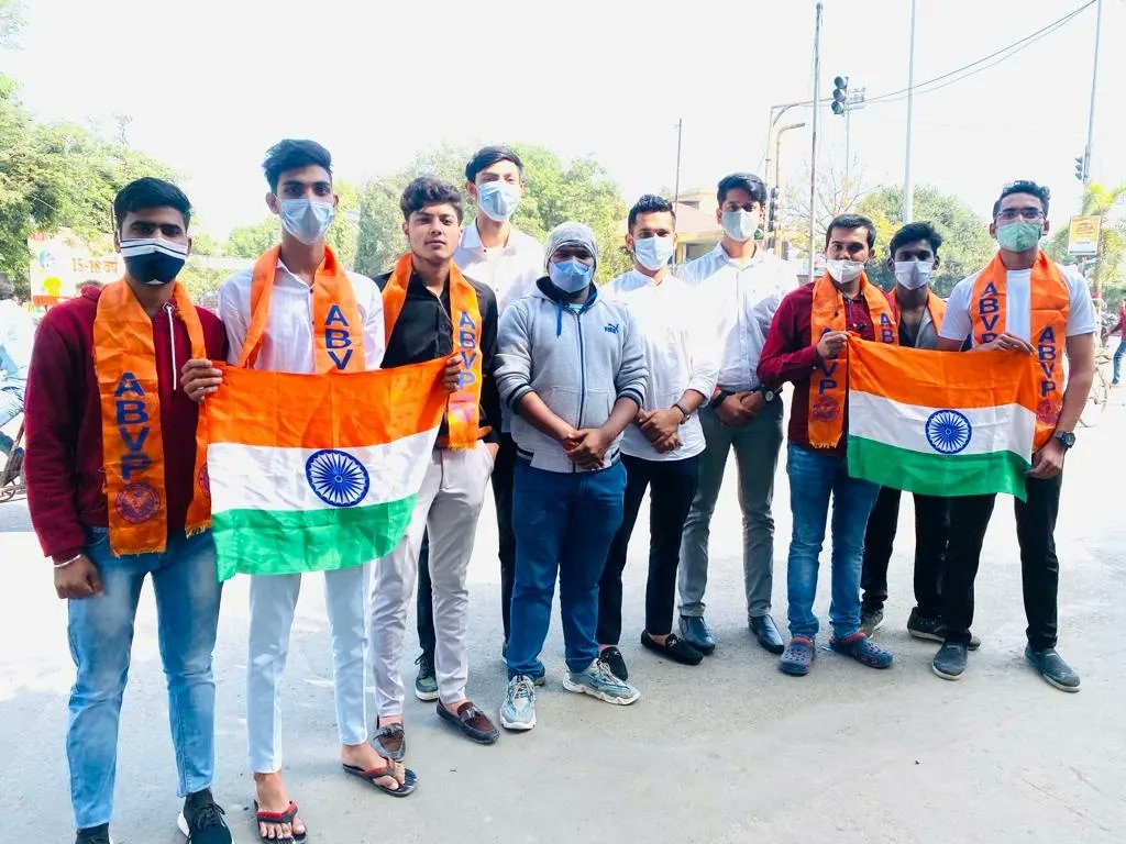 ABVPDAMANDNH's tweet photo. आज गणतंत्र दिवस के शुभ अवसर पर संघप्रदेश सिलवासा अखिल भारतीय विद्यार्थी परिषद की टीम ने सिलवासा  दमन गंगा खाड़ी पर फैले ढेर सारे कूड़े, प्लास्टिक थैली जो हमारे नदी और पर्यावरण को दूषित करती है उन्हे साफ सुथरा किया और अपने प्रदेश को स्वच्छ बनाने का एक छोटा सा प्रयास किया. https://t.co/Eti7L61PNd