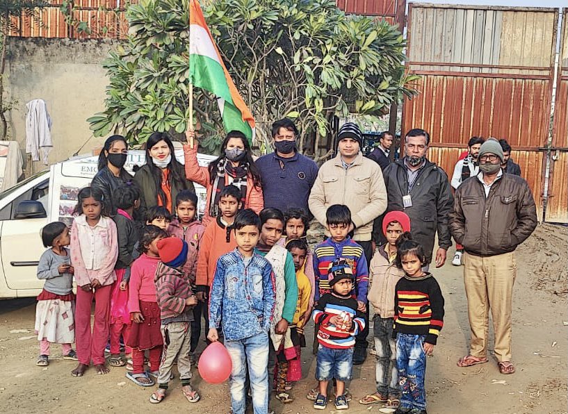 EMCT19's tweet photo. गणतंत्र दिवस पर अवसर पर छोटे छोटे बच्चों के साथ भारत का 73 वाँ #गणतंत्रदिवस  मनाया। नन्हे नन्हे बच्चों के मुख से भारत माता की जय के नारे से वातावरण देश भक्ति गूंज उठा। #RepublicDayIndia #RepublicDay #RepublicDay2022 @rashtrapatibhvn @CMOfficeUP @dmgbnagar @EMCT19 https://t.co/mPyxJRqgNb