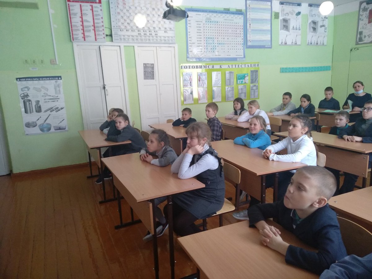 Совместно с <a href="/Libmob_73/">Библиобусы_73</a> в МБОУ Мирновская СШ имени С.Ю. Пядышева для нескольких классов прошли занятия "Чтение с выражением" в рамках проекта "PRO - чтение" (программа "Артчитальня KABOOKI") 
#дворецкниги #ульяновск #ульяновскаяобласть #культурарф #культура73 #reg73 #proчтение