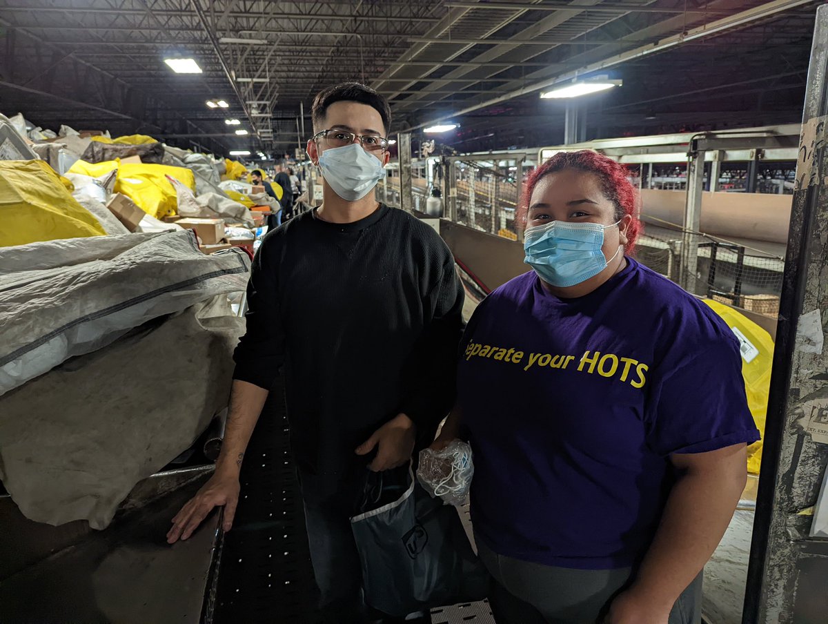 YoungbergCach's tweet photo. Sunrise Small Sort recognizing the east/west datas employees with some trinkets for working safely consistently.  Thank you all for your leadership! #SafetyStrong @CACHamysitterly @CachTomasik @CCastigs @UPSers https://t.co/kvD3FLAf7H