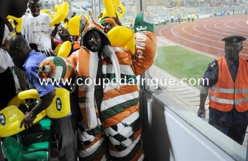 Alainlobog's tweet photo. Rien qu’à penser à la défaite en finale de la #Can2006 au Caire, je partage l’optimisme de notre #TeamCotedIvoire face aux Égyptiens.
Ce jour là, de l’hôtel au stade du Caire, nous (supporters mazos) n’avions qu’une seule prière 🙏🏾. https://t.co/ILdbJnwolR