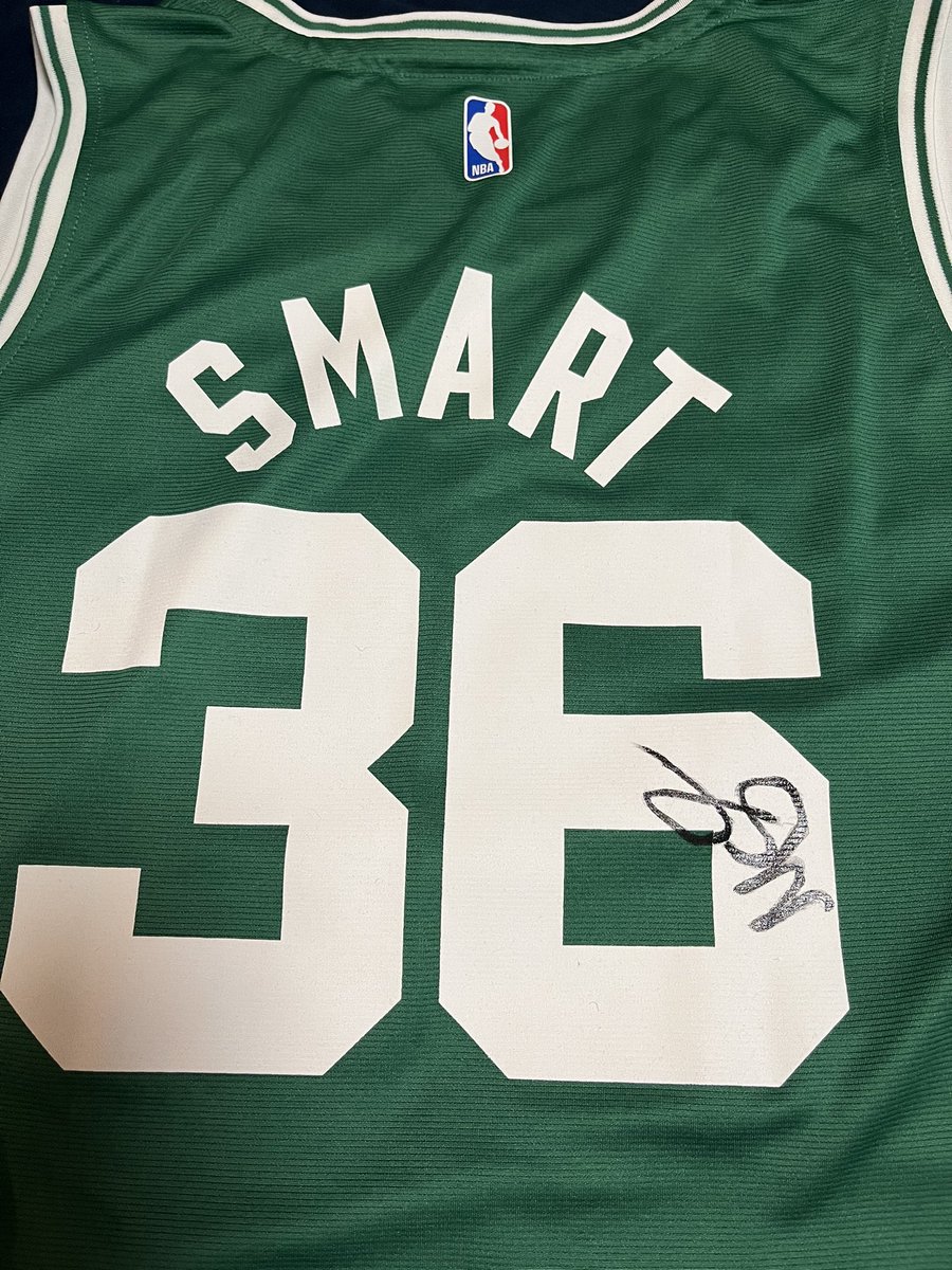 GIVEAWAY TIME!! Giving away a SIGNED Marcus Smart jersey! All you need to do to enter is 

1Be following me
2Like this tweet
3RT this tweet

I’ll pick a winner Monday February 1st!