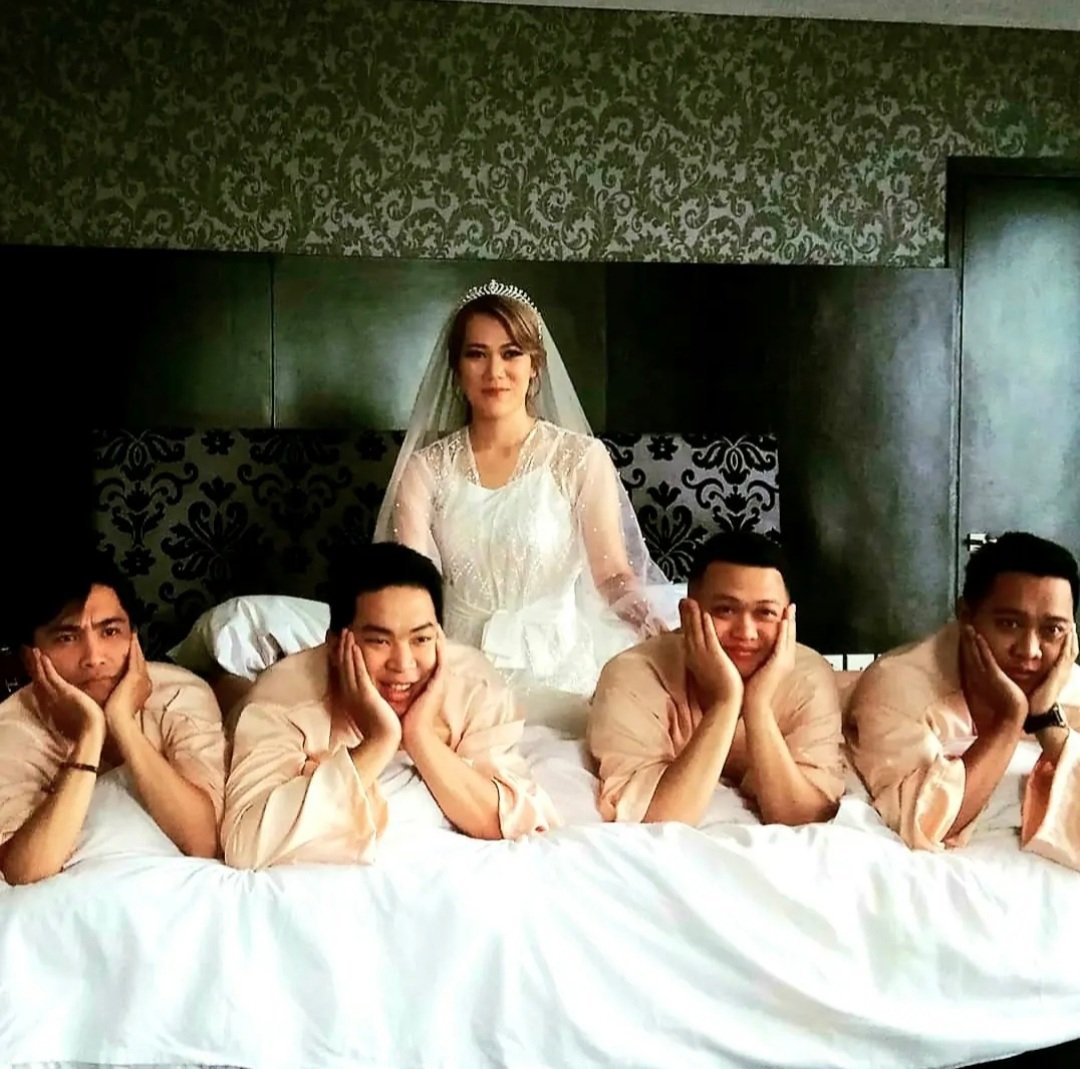 I have my mister but I can’t do it without my bridesmen.
When worst comes to worst, squad comes first. 

For further information, please contact our wedding specialist phone no at 021-3989 888 /WA no at 0819 815 758 

Thank you for sharing: @ideabox_eo