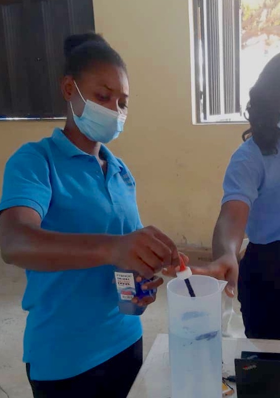 Our Nigerian ACACIA team explain why we can't see air pollution  to young people in Lagos with some hands on demonstrations. #airpollution #airpollutionafrica  <a href="/LASUOfficial/">Lagos State University</a> <a href="/CentreoftheCell/">Centre of the Cell</a> <a href="/olufunkeadeyeye/">olufunke adeyeye</a>